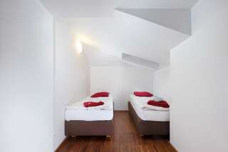Апарт-отели Yoga Residence Apartments Таллин Апартаменты Делюкс с 2 спальнями, сауной и гидромассажной ванной-4